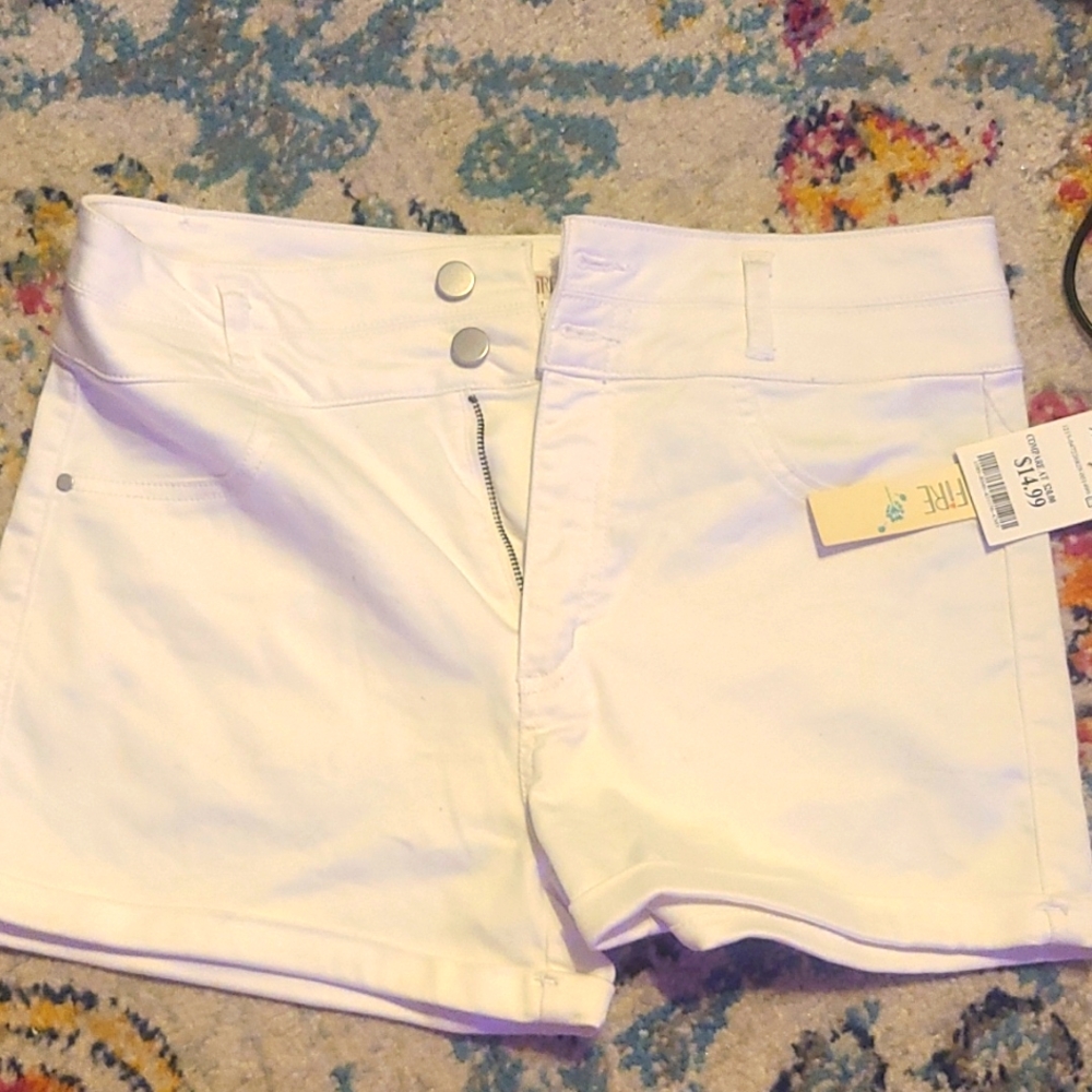 LOVE FIRE WHITE HIGHRISE CARGO SHORTS